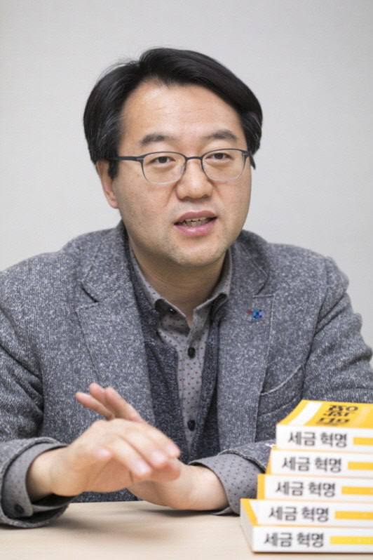 Aktien mit Kopf Logo